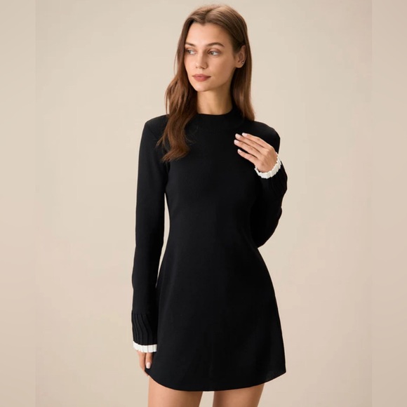 RIHOAS Dresses & Skirts - NWT RIHOAS Black Contrasting Long Sleeve Sweater Mini Dress
